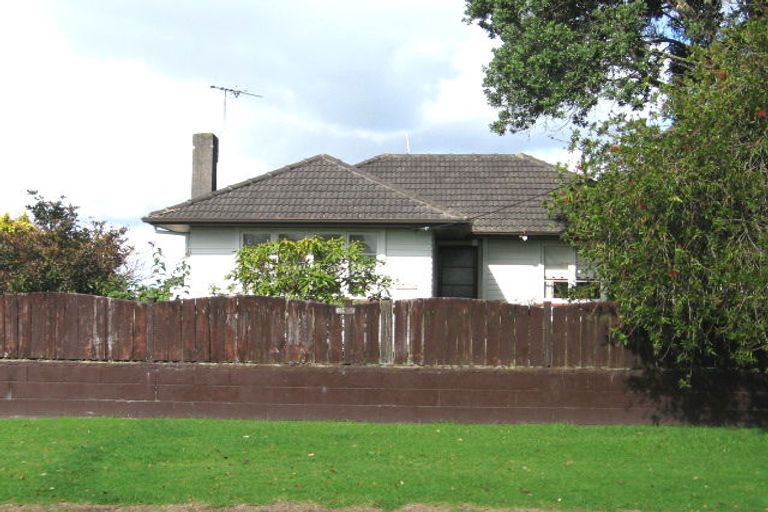 Photo of property in 63 Waipani Road, Te Atatu Peninsula, Auckland, 0610