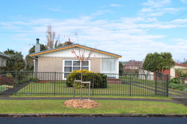 Photo of property in 14 Landon Avenue, Mangere East, Auckland, 2024