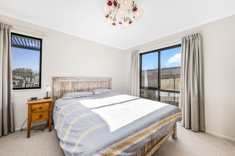 Photo of property in 2 Anna Lane, Glen Eden, Auckland, 0602