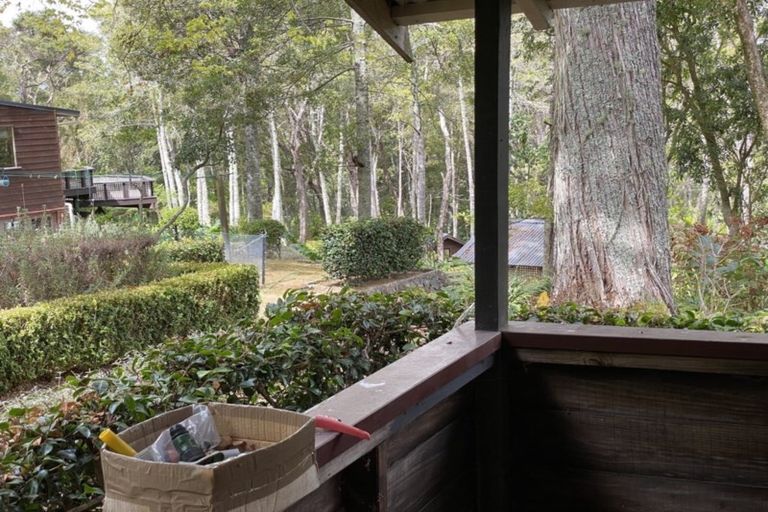 Photo of property in 69 Pupuke Road, Birkenhead, Auckland, 0627