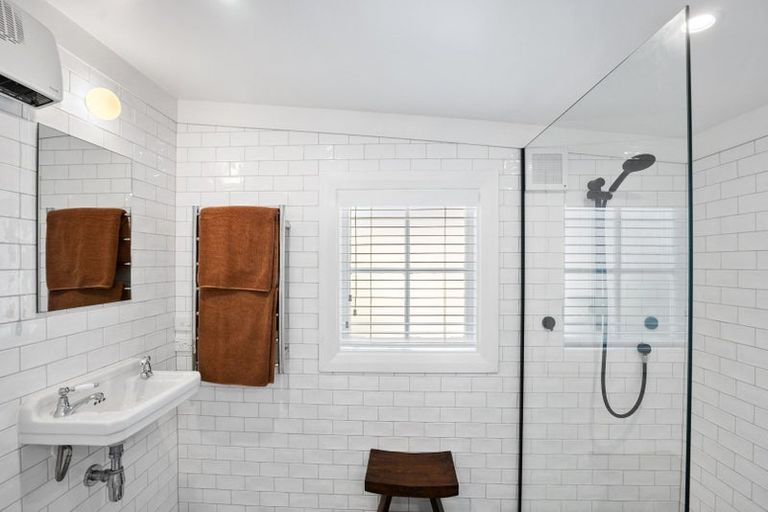 Photo of property in 171 Breaker Bay Road, Breaker Bay, Wellington, 6022