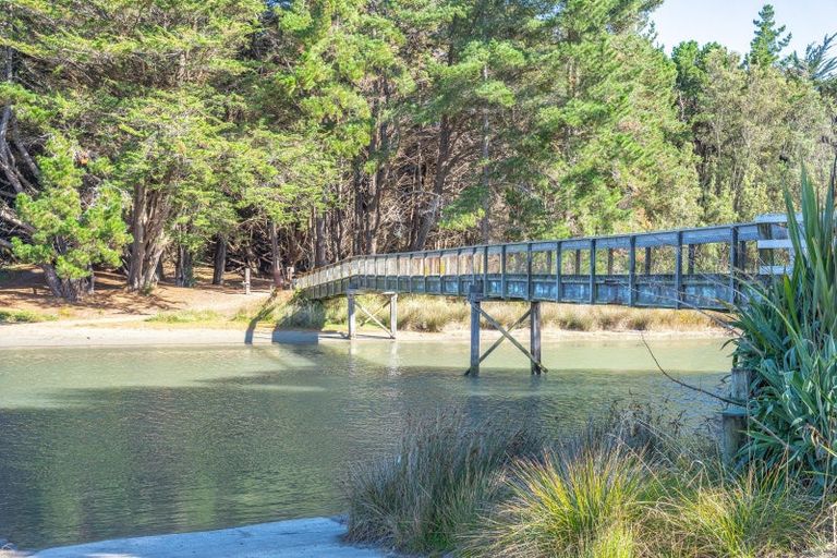 Photo of property in 52 Sarah Street, Waikawa Beach, Levin, 5573