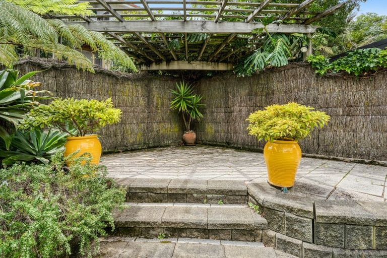 Photo of property in 9 Langstone Place, Chatswood, Auckland, 0626