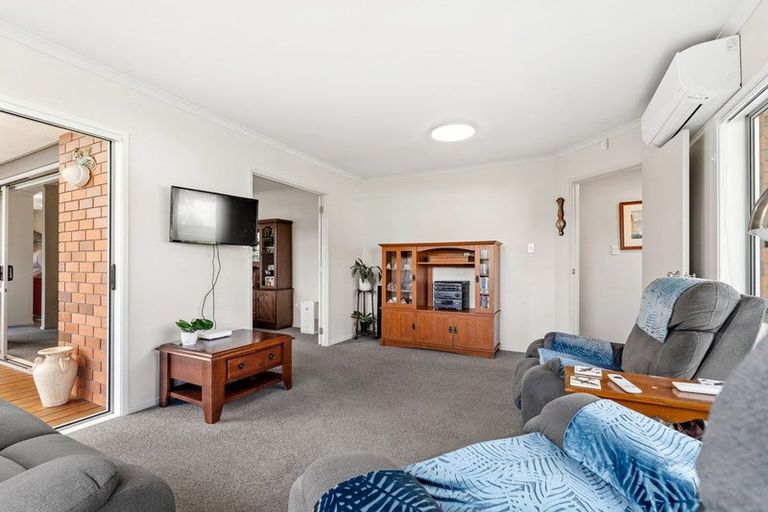Photo of property in 32 Driftwood Drive, Red Beach, 0932