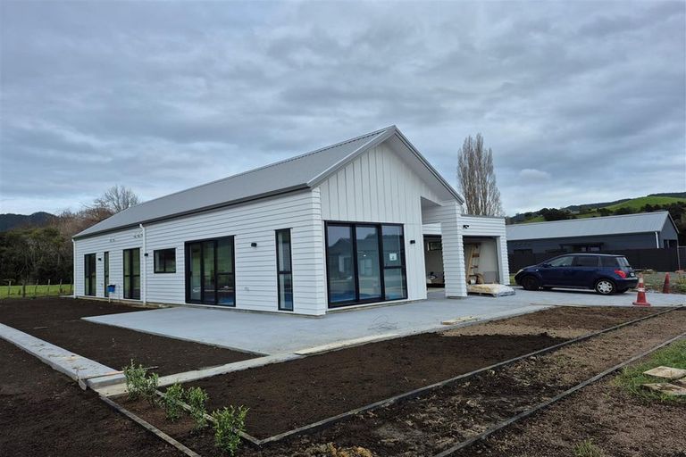 Photo of property in 64 Mataikokako Loop, Kawakawa Bay, 2585