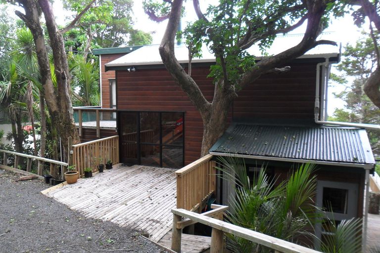 Photo of property in 103 Leigh Road, Leigh, 0985