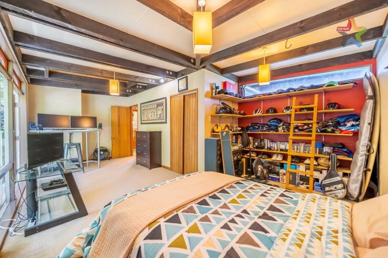 Photo of property in 22 Maungaraki Road, Korokoro, Lower Hutt, 5012