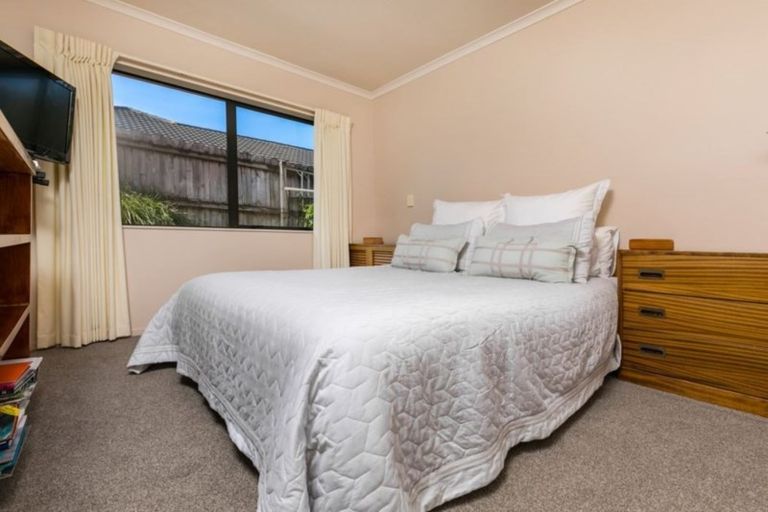 Photo of property in 13 Admirals Court Drive, Greenhithe, Auckland, 0632
