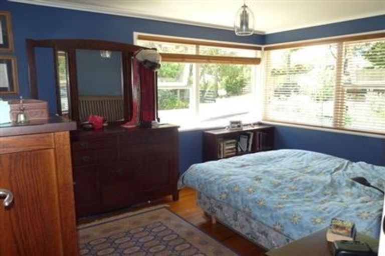 Photo of property in 42 Valley View Road, Glenfield, Auckland, 0629