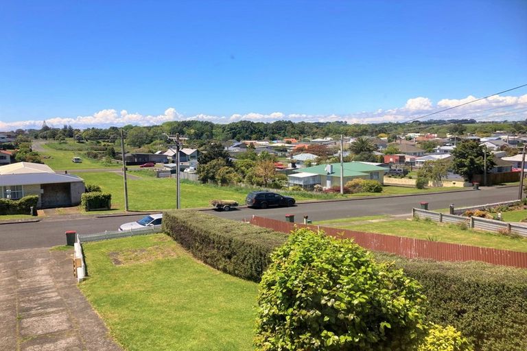 Photo of property in 75 Mould Street, Waitara, 4320