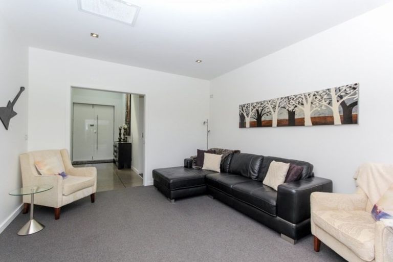 Photo of property in 3 Dolphin Parade, Bell Block, New Plymouth, 4312