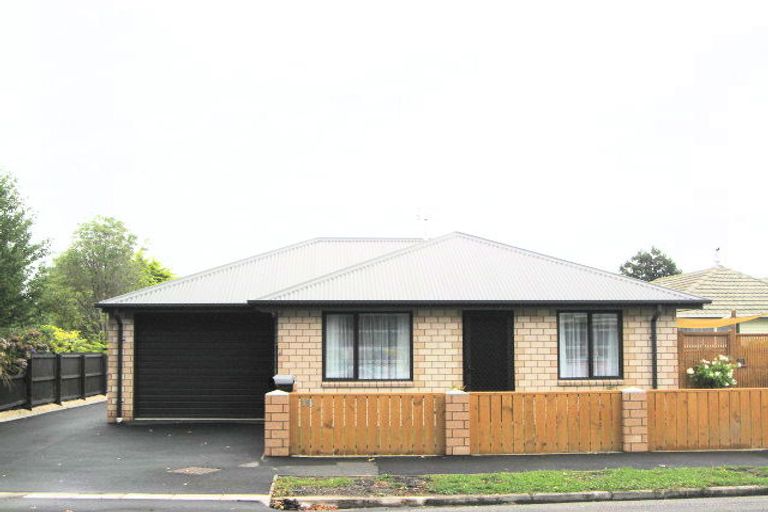 Photo of property in 2/191 Gayhurst Road, Dallington, Christchurch, 8061