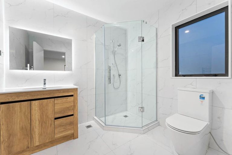 Photo of property in 18 Dotterel Place, Westgate, Auckland, 0614