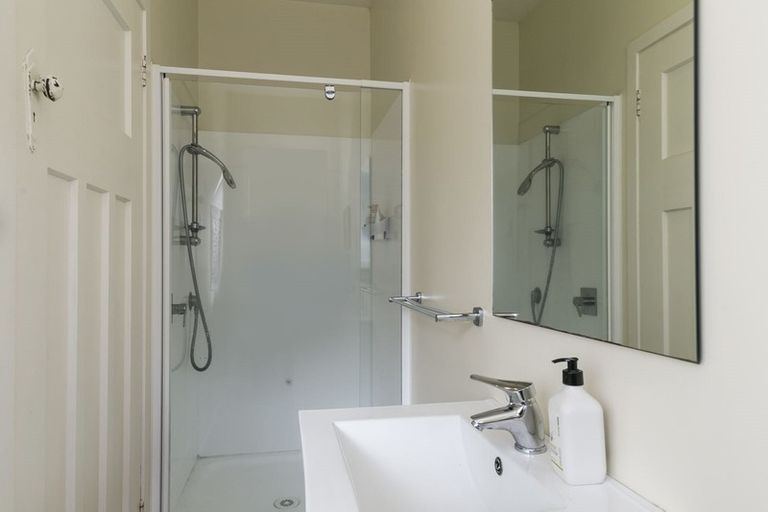 Photo of property in 91 Queens Drive, Lyall Bay, Wellington, 6022