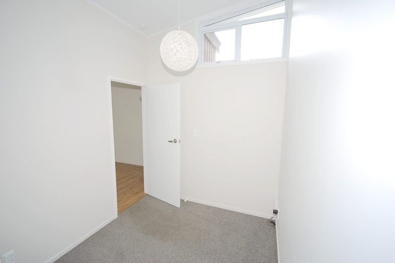 Photo of property in 2/64 Exmouth Road, Northcote, Auckland, 0627