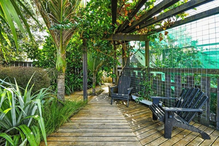 Photo of property in 6 Puriri Avenue, Kaiaua, Pokeno, 2473