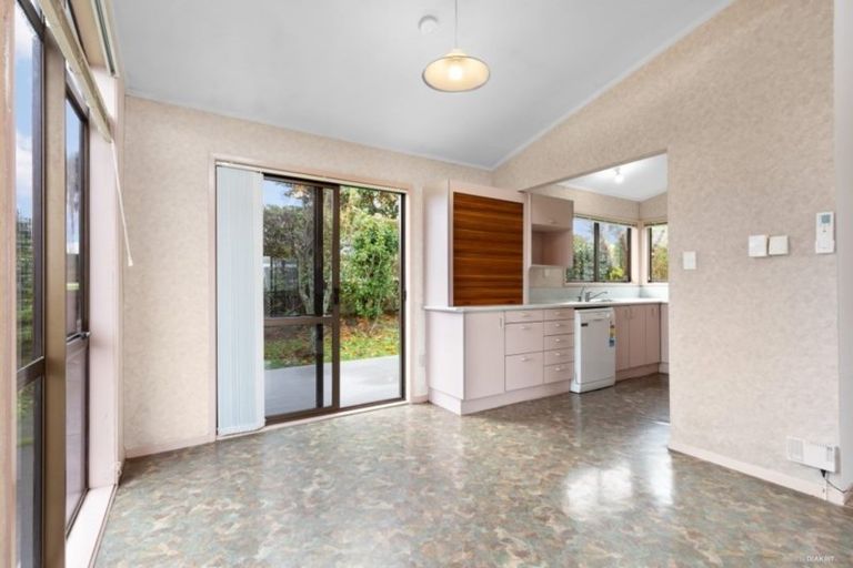 Photo of property in 51 Hobsonville Road, West Harbour, Auckland, 0618