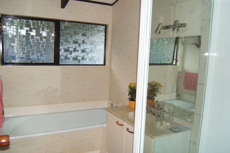 Photo of property in 1/13 Scarlock Avenue, Browns Bay, Auckland, 0630