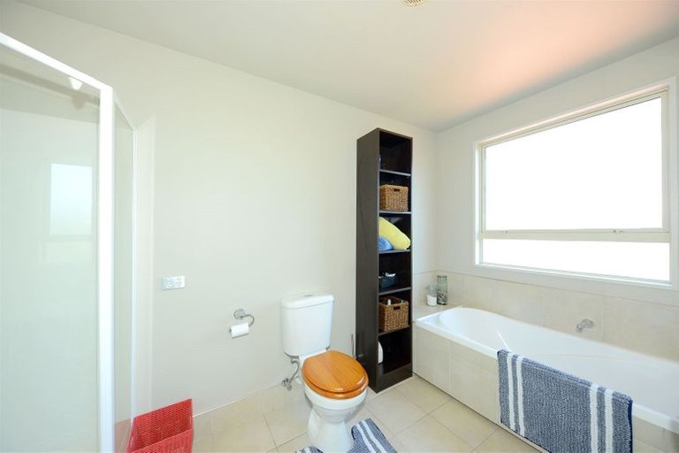 Photo of property in 299 Withells Road, Avonhead, Christchurch, 8042