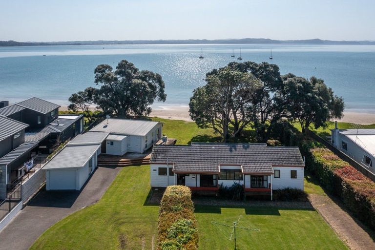 Photo of property in 68 Tindalls Bay Road, Tindalls Beach, Whangaparaoa, 0930