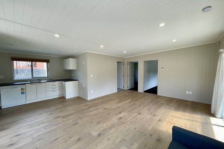 Photo of property in 14 Panzic Place, Glen Eden, Auckland, 0602