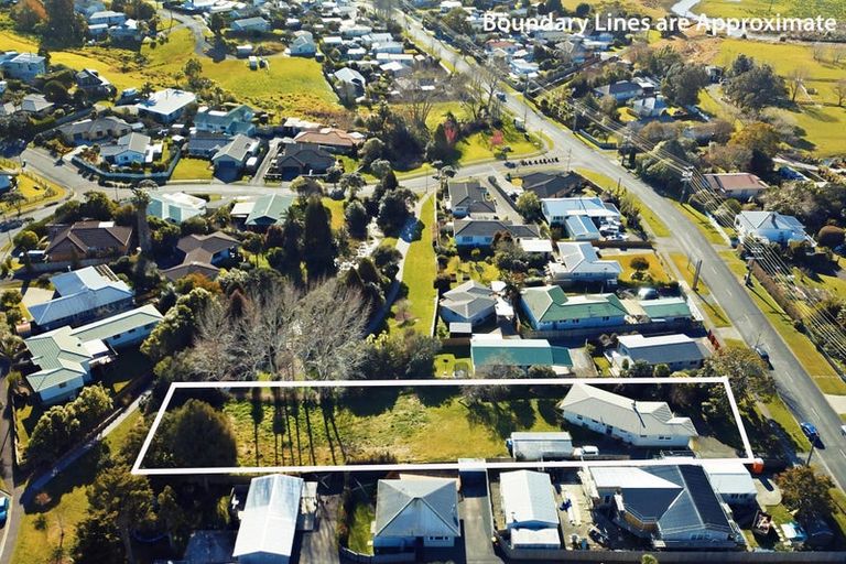 Photo of property in 71 Awaroa Road, Helensville, 0800