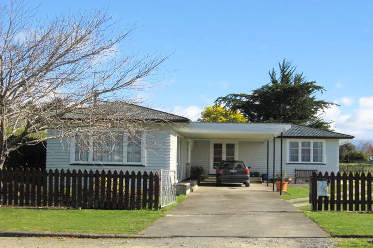 Photo of property in 1 Charles Street, Takapau, 4203