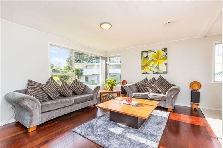 Photo of property in 17 Fairdale Place, Birkdale, Auckland, 0626