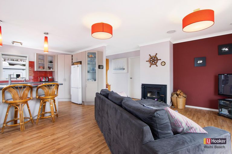 Photo of property in 15a Roretana Drive, Athenree, Katikati, 3177