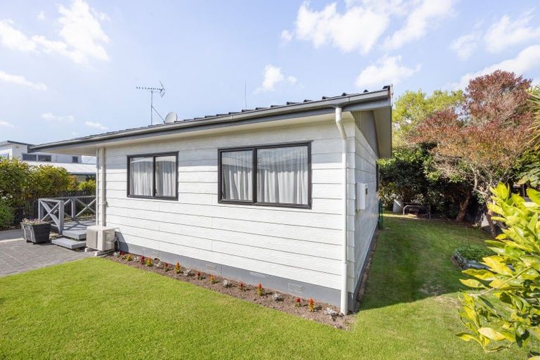 Photo of property in 35 Collins Road, Melville, Hamilton, 3206