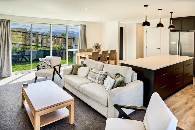 Photo of property in 10 Topsail Way, Whitby, Porirua, 5024