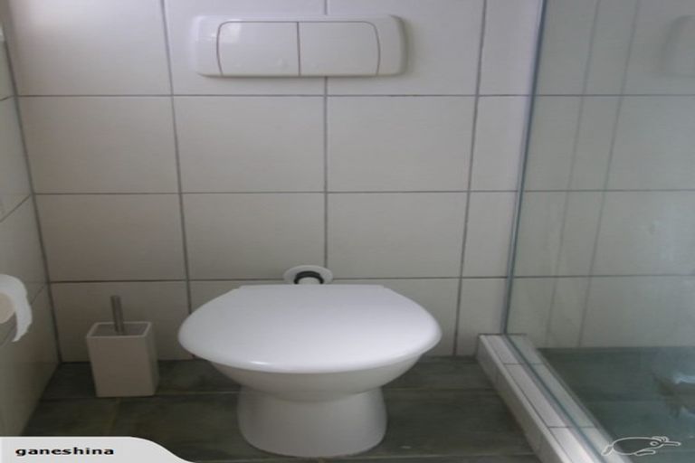 Photo of property in 66 Rosecamp Road, Beach Haven, Auckland, 0626