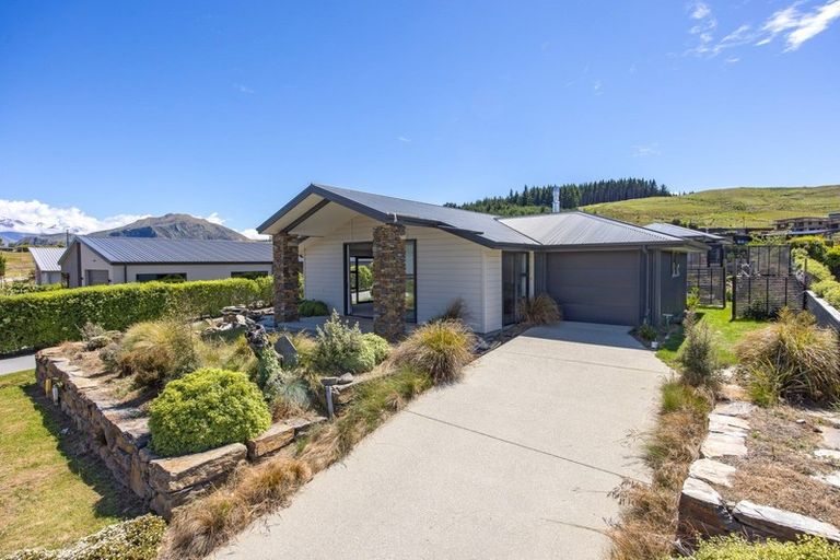 Photo of property in 16 Makomako Road, Wanaka, 9305
