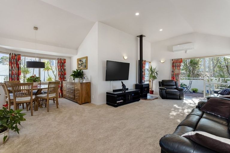 Photo of property in 8 Caversham Drive, Torbay, Auckland, 0630