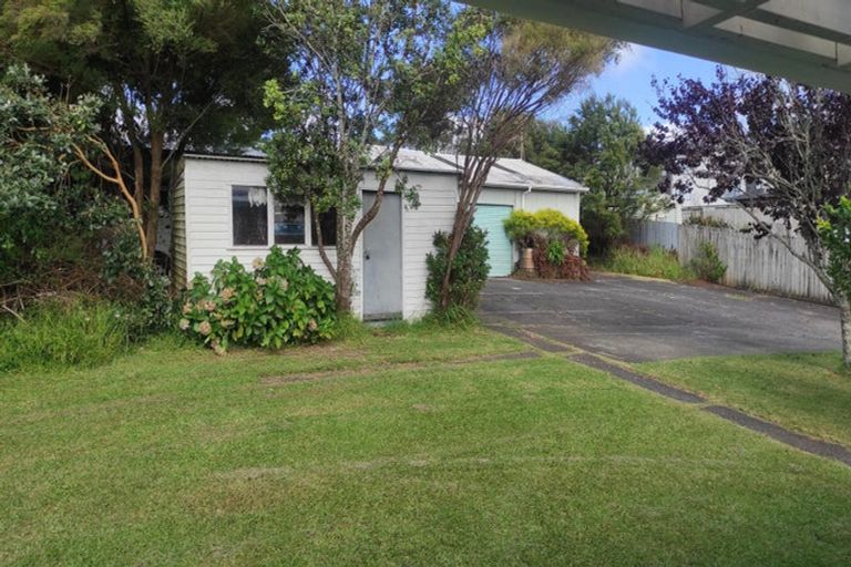 Photo of property in 26 Millbrook Road, Henderson, Auckland, 0612