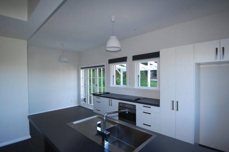 Photo of property in 2 Rangiora Avenue, Kaiwharawhara, Wellington, 6035