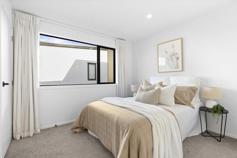 Photo of property in 2a Mcquoid Place, Glenfield, Auckland, 0629