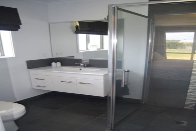 Photo of property in 45 Kowi Lakes Drive, One Tree Point, 0118