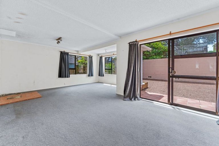 Photo of property in 226 East Coast Road, Forrest Hill, Auckland, 0620