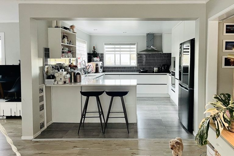 Photo of property in 27 Westpark Drive, West Harbour, Auckland, 0618