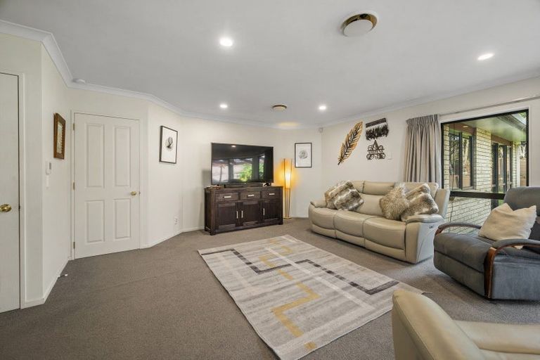 Photo of property in 21 Heaphy Place, Pukehangi, Rotorua, 3015