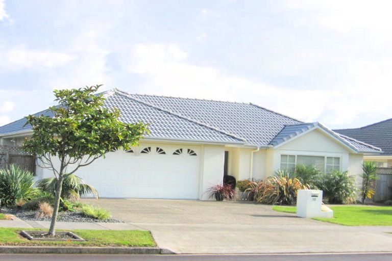 Photo of property in 30 Claremont Way, East Tamaki Heights, Auckland, 2016