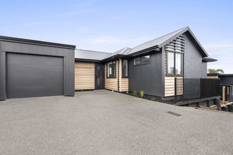 Photo of property in 2/61 Forest Lake Road, Hamilton, 3200