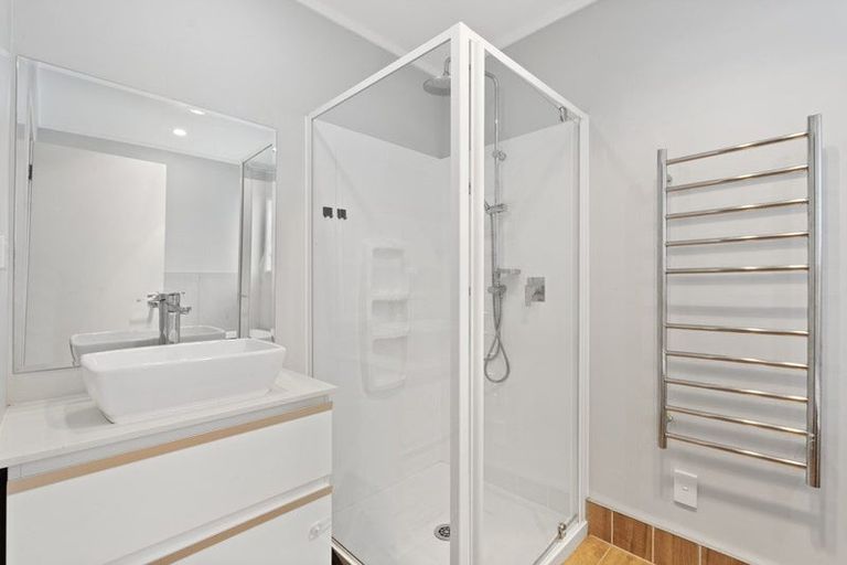 Photo of property in 21 Albert Hall Drive, Red Beach, 0932