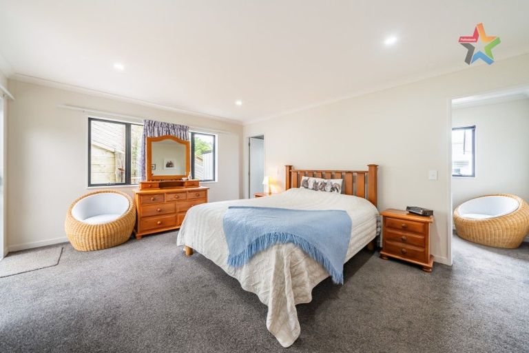 Photo of property in 6 Poto Road, Normandale, Lower Hutt, 5010