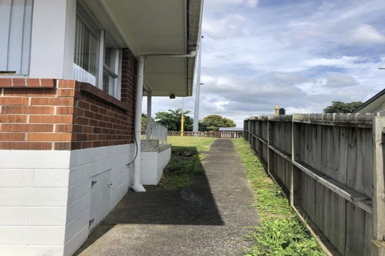 Photo of property in 1/305 Great North Road, Henderson, Auckland, 0612