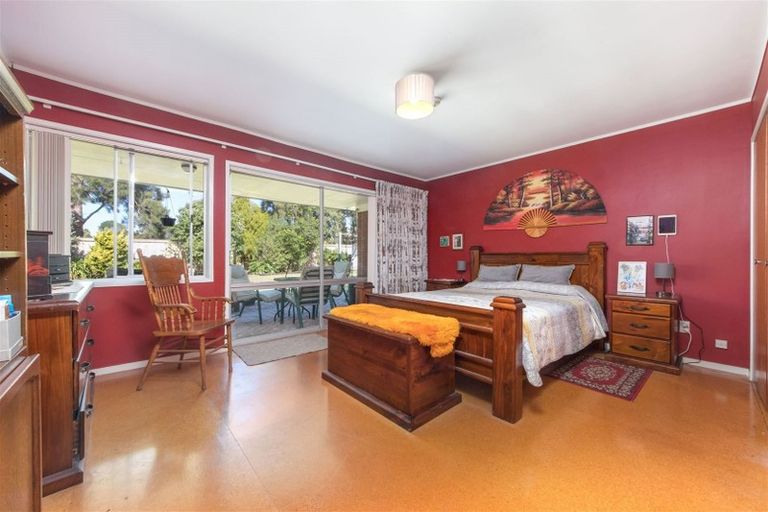 Photo of property in 74 Millbrook Road, Henderson, Auckland, 0612