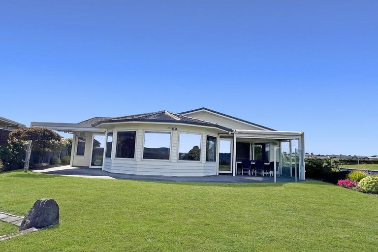 Photo of property in 5 Pukenamu Road, Rainbow Point, Taupo, 3330
