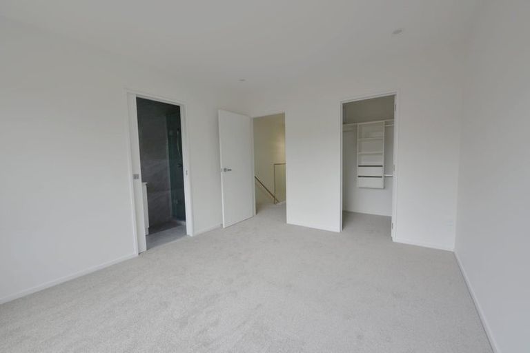 Photo of property in 43c Fitzherbert Avenue, West Harbour, Auckland, 0618