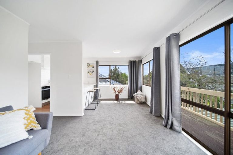 Photo of property in 1/10 Sunnyside Road, Sunnyvale, Auckland, 0612